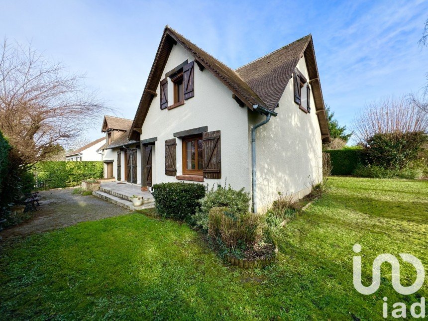 Maison traditionnelle 6 pièces de 135 m² à Saint-Jean-de-la-Ruelle (45140)