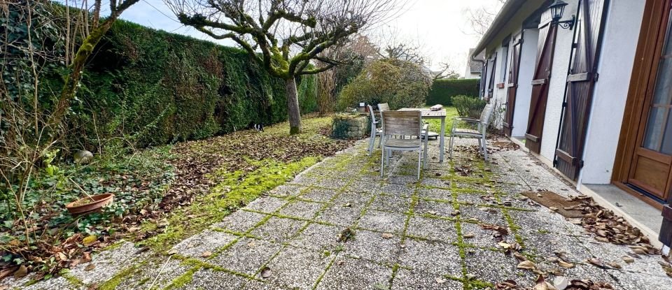 Maison traditionnelle 6 pièces de 135 m² à Saint-Jean-de-la-Ruelle (45140)