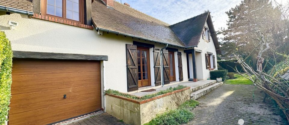 Maison traditionnelle 6 pièces de 135 m² à Saint-Jean-de-la-Ruelle (45140)