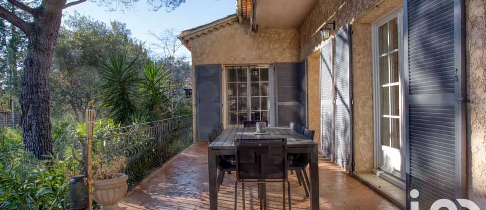 House 4 rooms of 137 m² in Roquebrune-sur-Argens (83520)