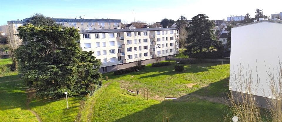 Apartment 2 rooms of 42 m² in Saint-Jean-de-la-Ruelle (45140)