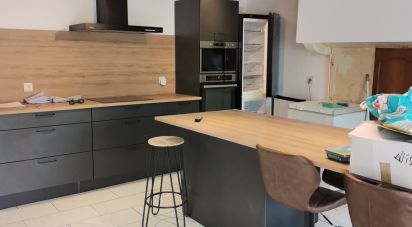 Maison traditionnelle 4 pièces de 80 m² à Carhaix-Plouguer (29270)