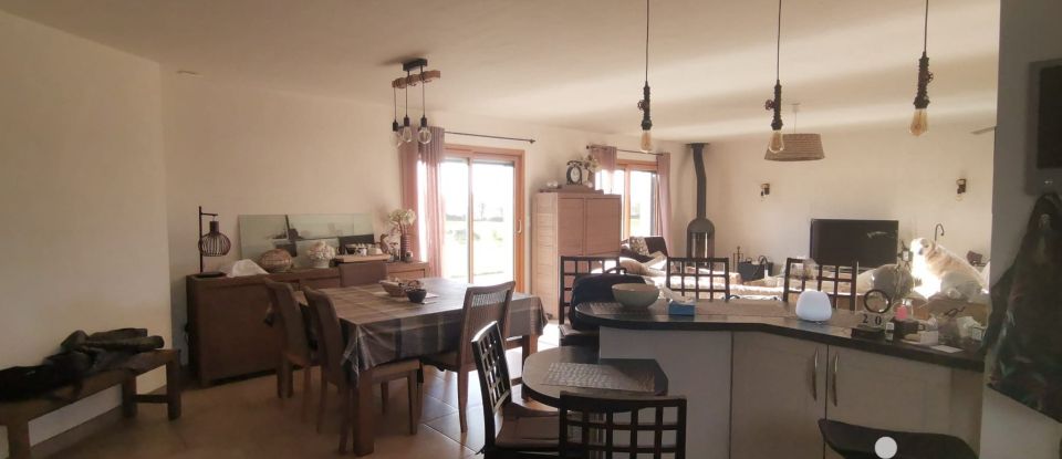 Traditional house 6 rooms of 138 m² in Cléden-Poher (29270)