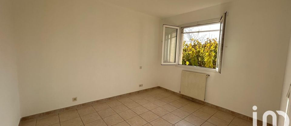 House 4 rooms of 94 m² in MONTFAVET (84140)