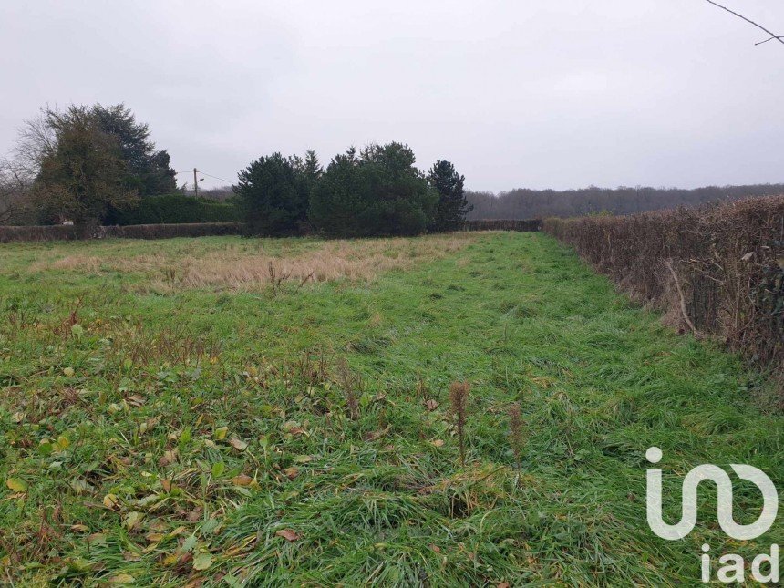 Land of 2,784 m² in Beaumont-le-Roger (27170)