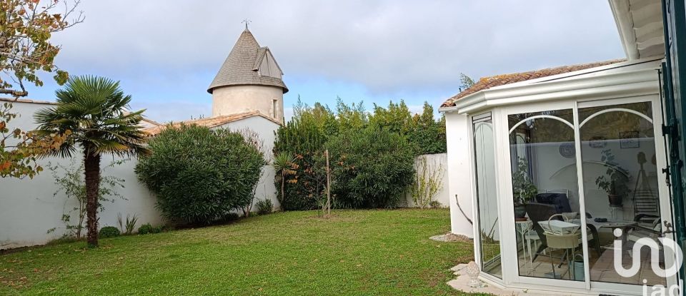 Traditional house 5 rooms of 155 m² in Loix (17111)