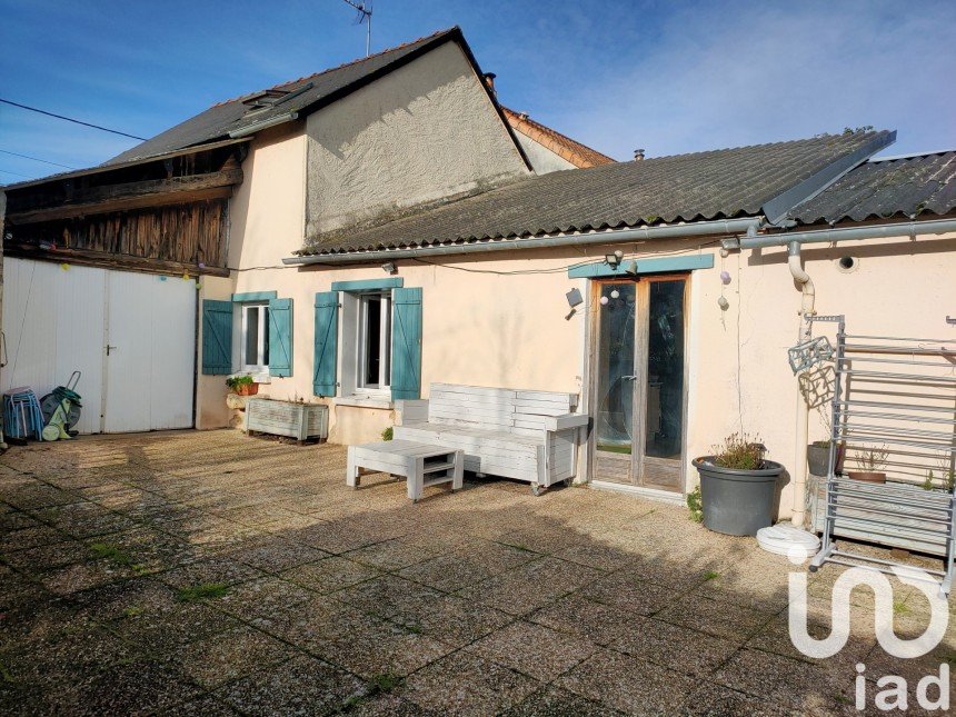 Traditional house 4 rooms of 102 m² in Montreuil-Bellay (49260)