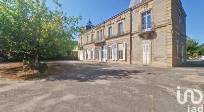 Castle 32 rooms of 900 m² in Moulins (03000)