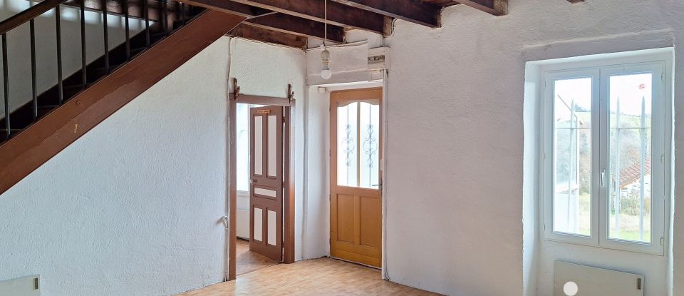 Maison 4 pièces de 81 m² à Freix-Anglards (15310)