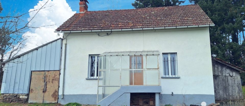 Maison 4 pièces de 81 m² à Freix-Anglards (15310)