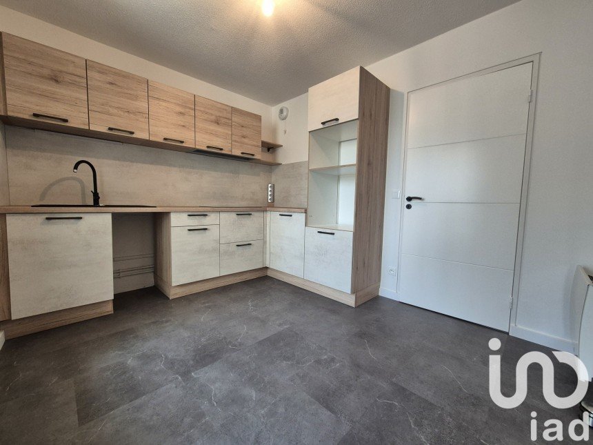 Apartment 3 rooms of 72 m² in Lons (64140)