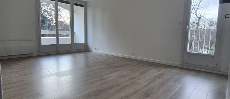 Apartment 3 rooms of 72 m² in Lons (64140)