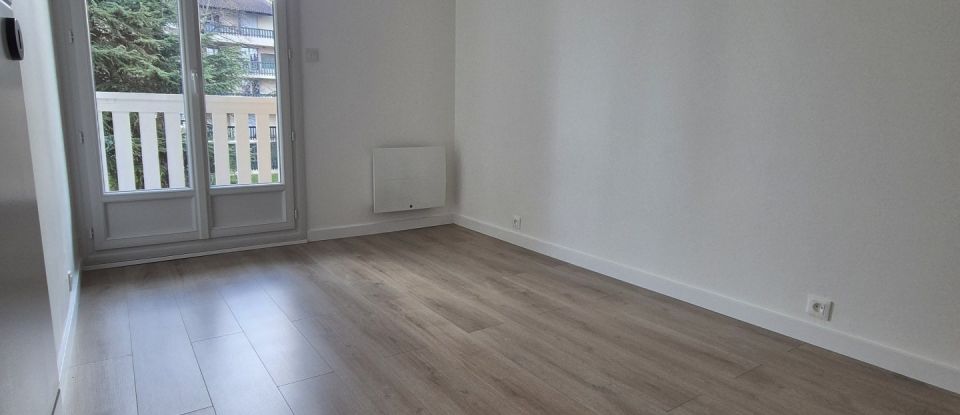 Apartment 3 rooms of 72 m² in Lons (64140)