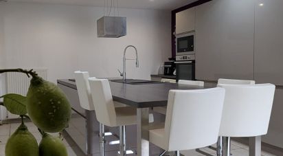 Longère 8 pièces de 194 m² à Saint-Léger-de-Montbrun (79100)