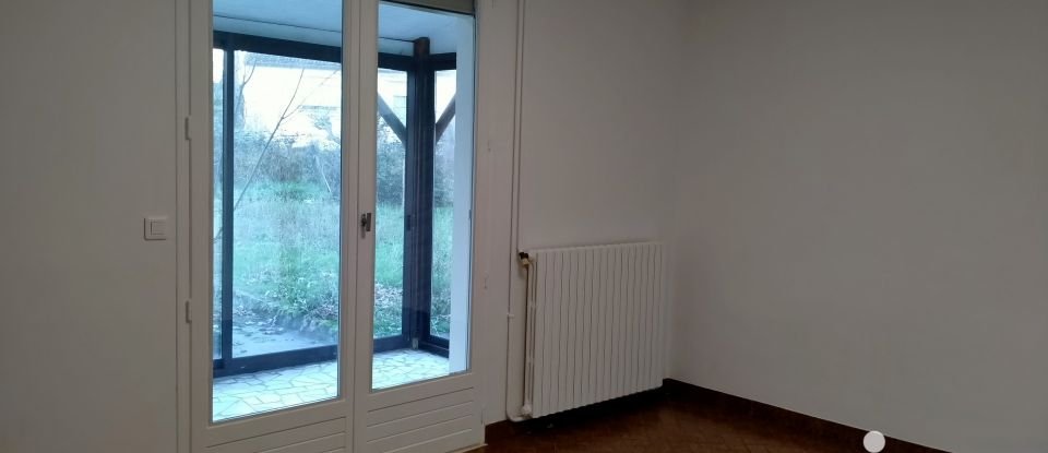 House 4 rooms of 76 m² in Saint-Gaultier (36800)