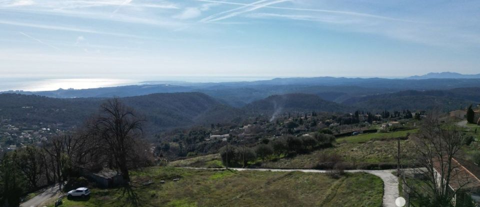 Land of 1,250 m² in Tourrettes-sur-Loup (06140)