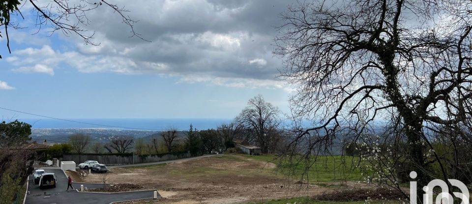 Land of 1,250 m² in Tourrettes-sur-Loup (06140)