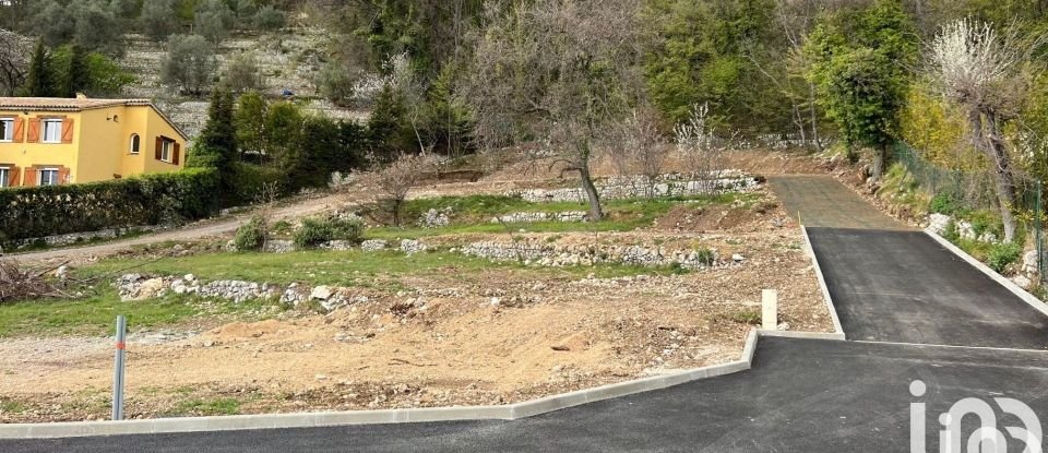 Land of 1,250 m² in Tourrettes-sur-Loup (06140)