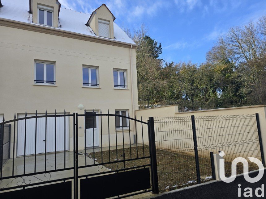 House 6 rooms of 102 m² in Mortefontaine-en-Thelle (60570)