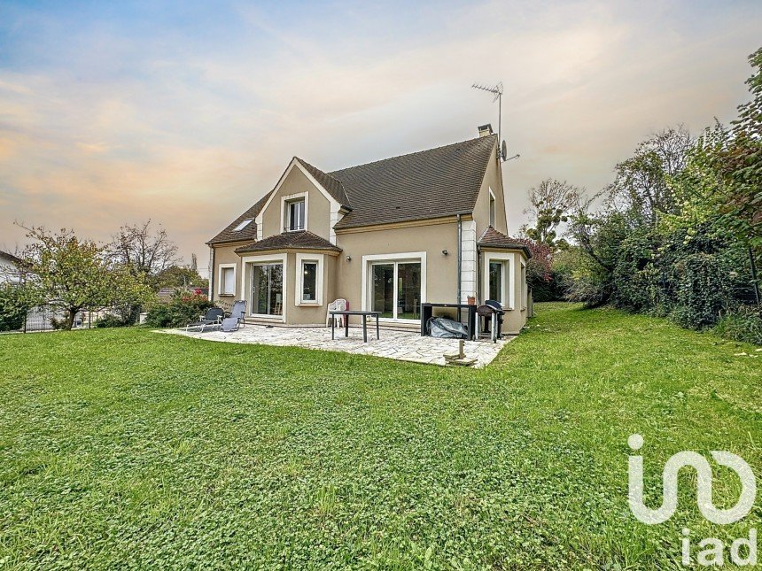 Maison traditionnelle 7 pièces de 213 m² à Évry-Grégy-sur-Yerre (77166)