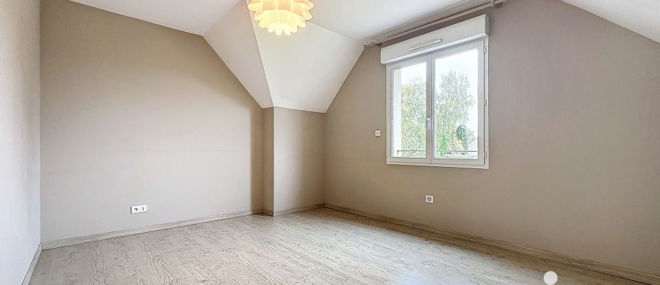 Maison traditionnelle 7 pièces de 213 m² à Évry-Grégy-sur-Yerre (77166)