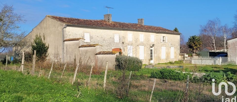 Country house 3 rooms of 110 m² in Mazeray (17400)