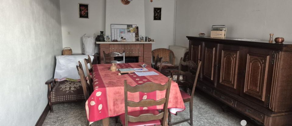 Country house 4 rooms of 80 m² in Champagné-le-Sec (86510)