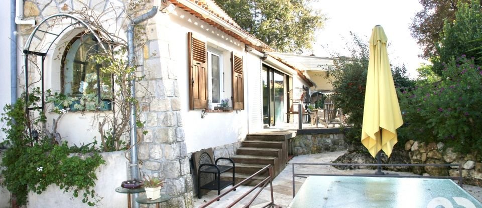 Maison traditionnelle 4 pièces de 180 m² à Roquefort-les-Pins (06330)