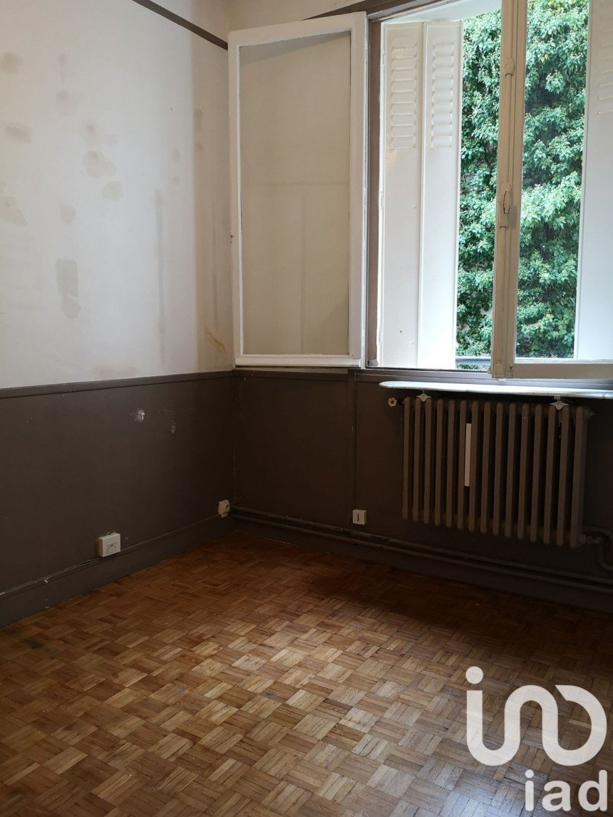 Studio 1 room of 10 m² in Paris (75016)