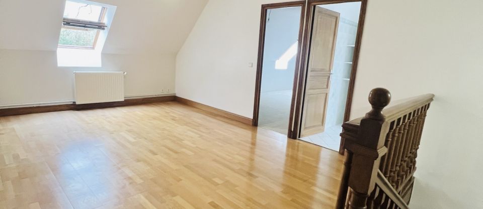 Traditional house 8 rooms of 280 m² in Verneuil-en-Halatte (60550)