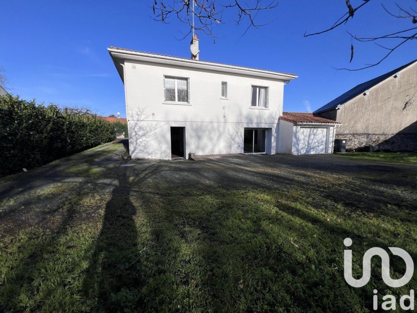 House 5 rooms of 120 m² in Le Tallud (79200)