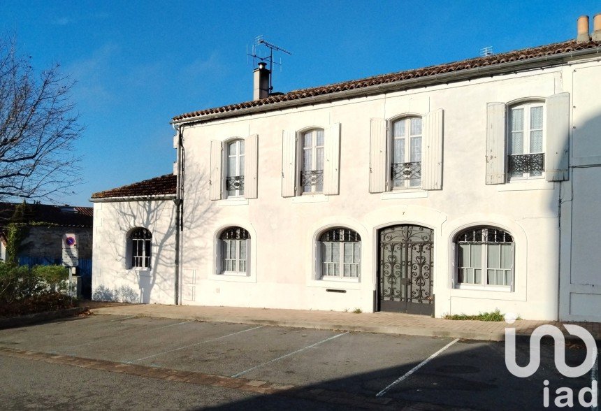 Town house 6 rooms of 199 m² in Jarnac (16200)