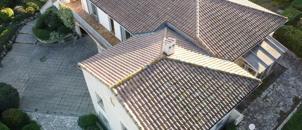 Maison traditionnelle 10 pièces de 241 m² à Aspiran (34800)