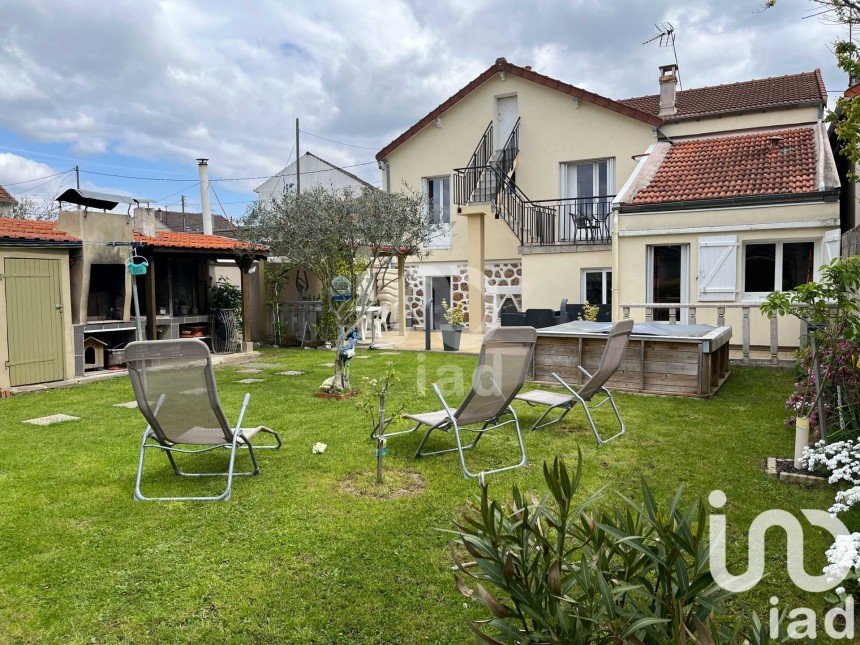 Traditional house 7 rooms of 130 m² in Juvisy-sur-Orge (91260)