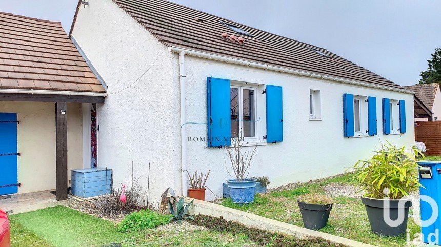 Traditional house 6 rooms of 125 m² in Nogent-le-Roi (28210)