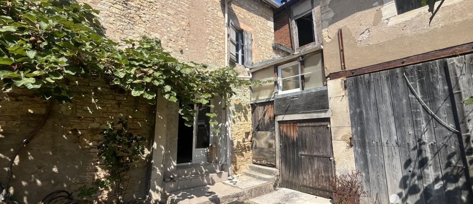 Maison de village 9 pièces de 242 m² à Givry (71640)