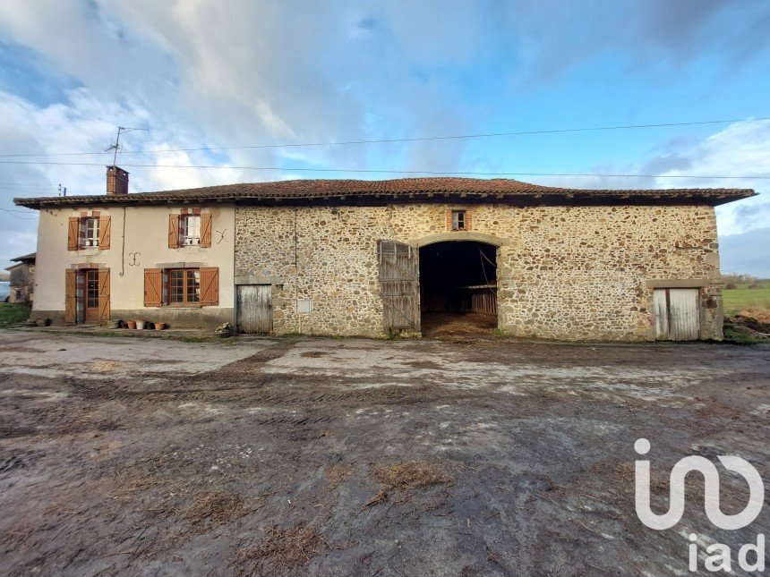 Maison de campagne 3 pièces de 94 m² à Les Salles-Lavauguyon (87440)