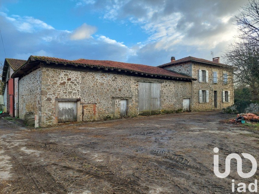 Ferme 5 pièces de 94 m² à Les Salles-Lavauguyon (87440)