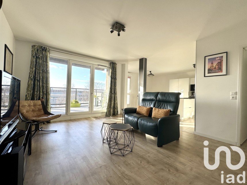 Apartment 3 rooms of 84 m² in La Rochelle (17000)