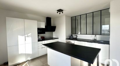 Apartment 3 rooms of 84 m² in La Rochelle (17000)