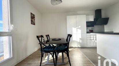 Apartment 3 rooms of 84 m² in La Rochelle (17000)