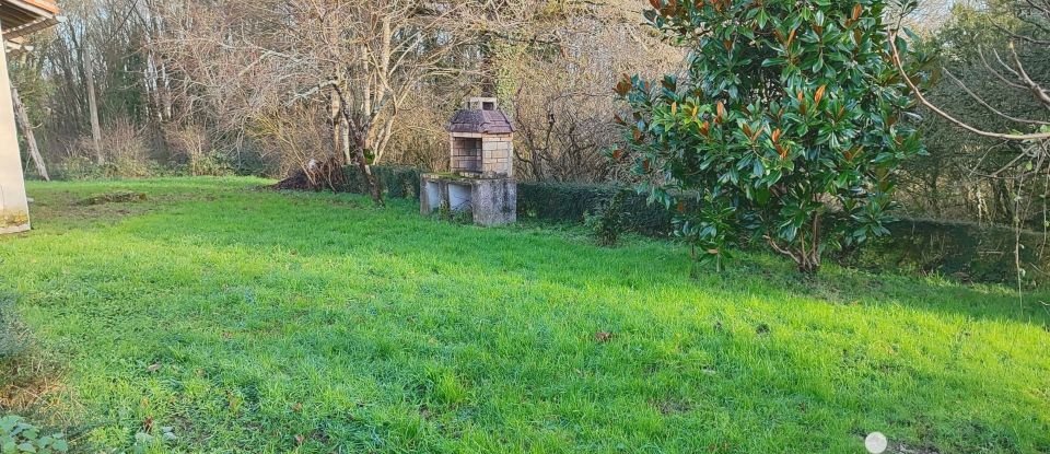 Maison de campagne 2 pièces de 52 m² à Confolens (16500)