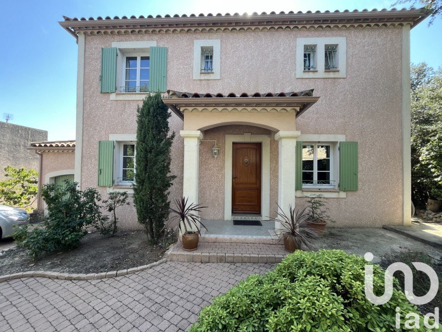 Traditional house 5 rooms of 120 m² in Nîmes (30900)