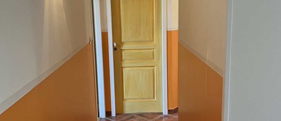 Traditional house 5 rooms of 120 m² in Nîmes (30900)