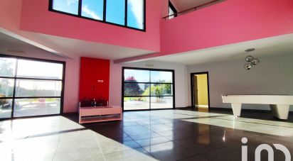 Architectural house 6 rooms of 240 m² in Sainte-Marie (35600)