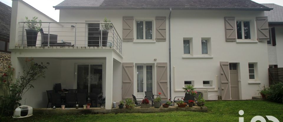 Maison traditionnelle 7 pièces de 155 m² à Arette (64570)