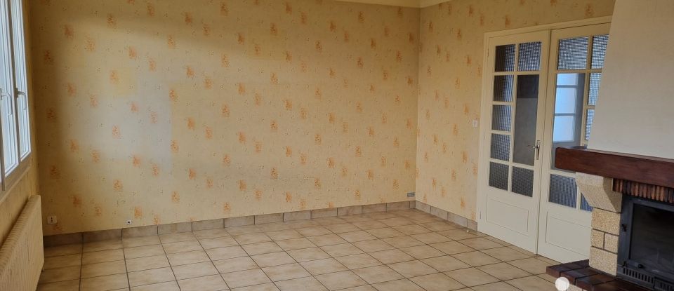 Maison 5 pièces de 90 m² à Les Herbiers (85500)