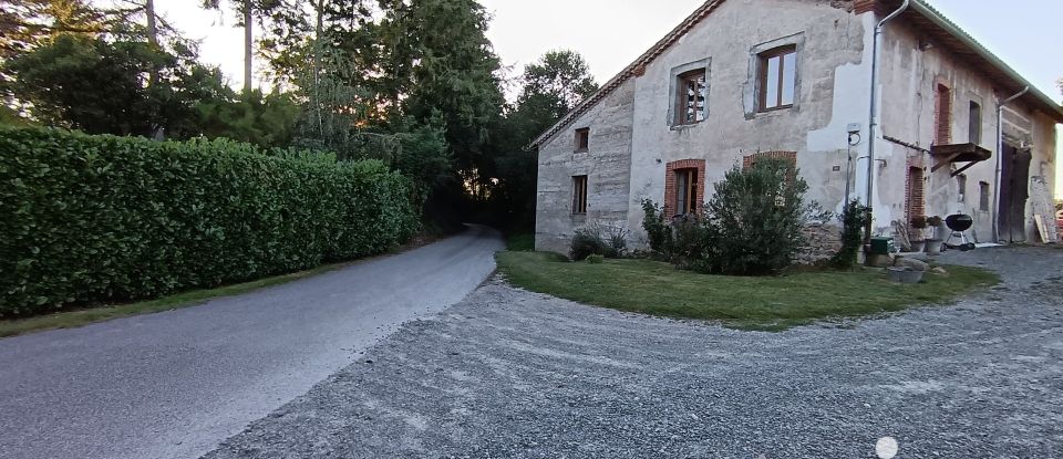 Farm 5 rooms of 144 m² in Cleppé (42110)