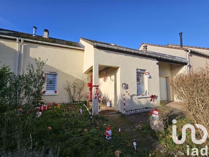 House 6 rooms of 104 m² in Cherisy (28500)