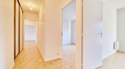 Apartment 3 rooms of 67 m² in Paris (75020)